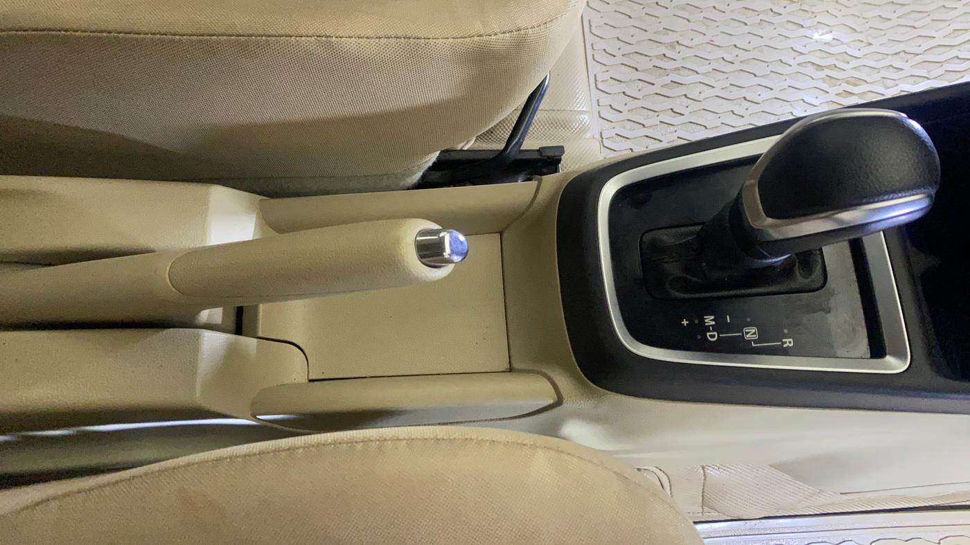 2018 Maruti Dzire ZXI AMT, CNG, Automatic, 99,140 km, Gear Lever