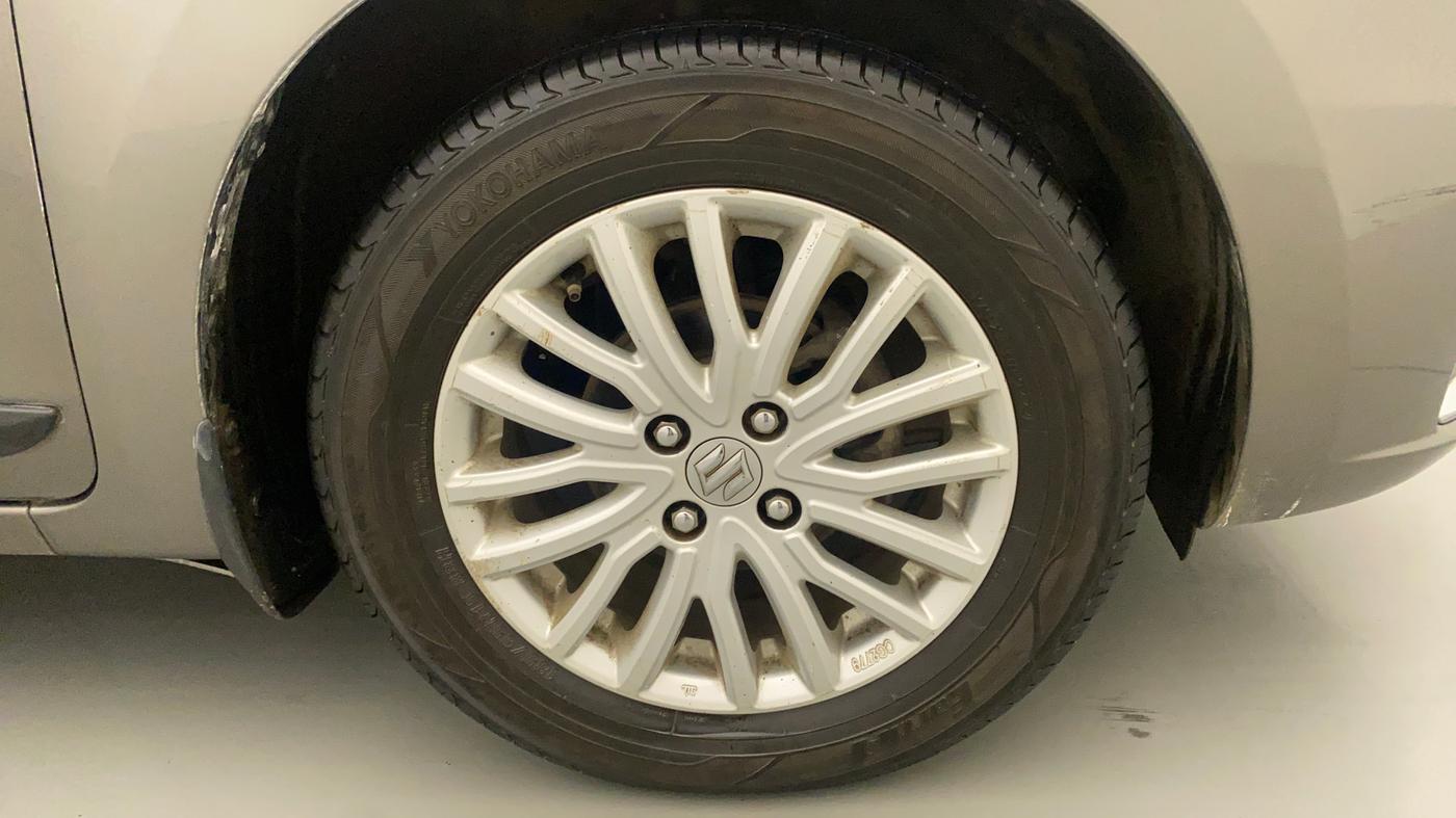2018 Maruti Dzire ZXI AMT, CNG, Automatic, 99,140 km, Right Front Wheel