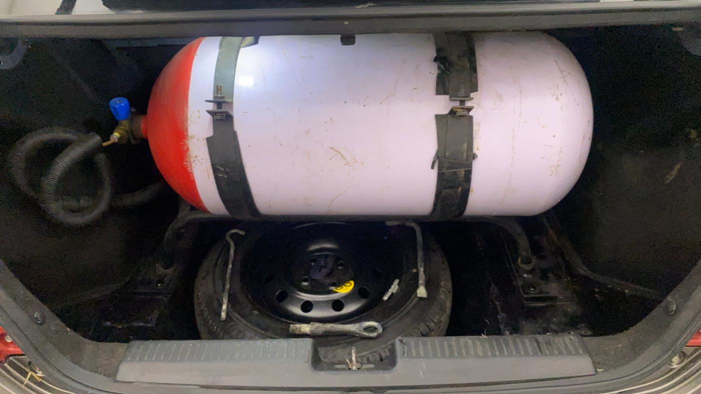 2018 Maruti Dzire ZXI AMT, CNG, Automatic, 99,140 km, Boot Inside