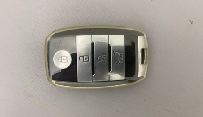 2023 KIA CARENS LUXURY PLUS 1.5 IMT PETROL, Petrol, Manual, 17,011 km, Key Close Up