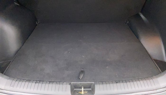 2018 Hyundai Creta E PLUS 1.4 DIESEL, Diesel, Manual, 91,019 km, Boot Inside