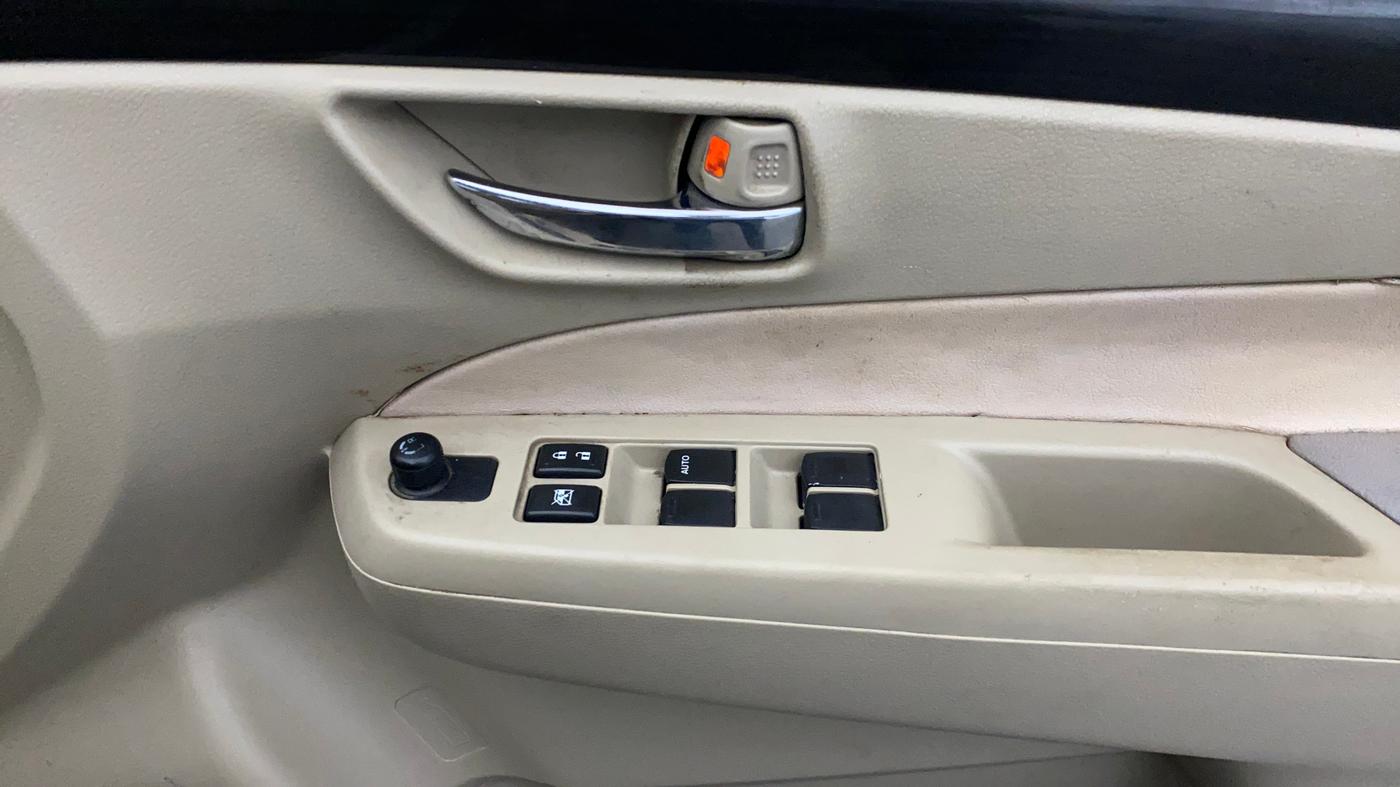 2015 Maruti Ciaz VXI, Petrol, Manual, 54,685 km, Driver Side Door Panels Control