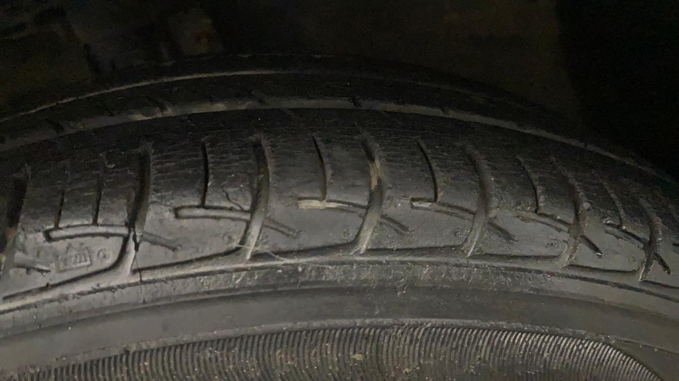 2015 Maruti Ciaz VXI, Petrol, Manual, 54,685 km, Left Front Tyre Tread