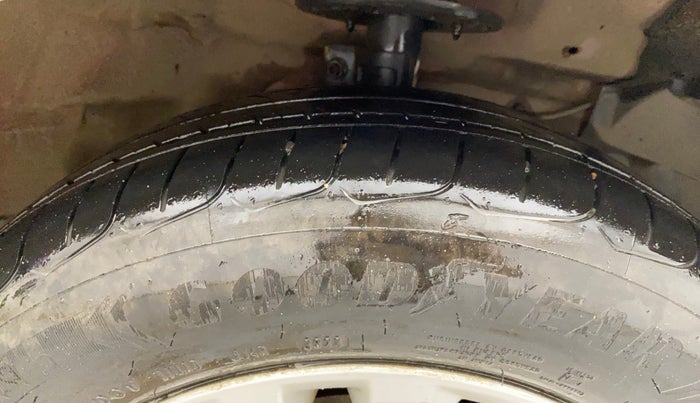 2020 Maruti Ciaz DELTA 1.5 SHVS MT PETROL, CNG, Manual, 75,077 km, Right Front Tyre Tread