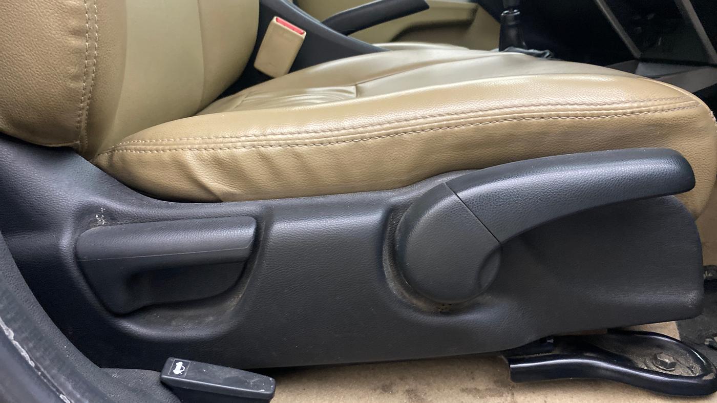 2016 Honda City 1.5L I-VTEC V MT, Petrol, Manual, 94,385 km, Driver Side Adjustment Panel