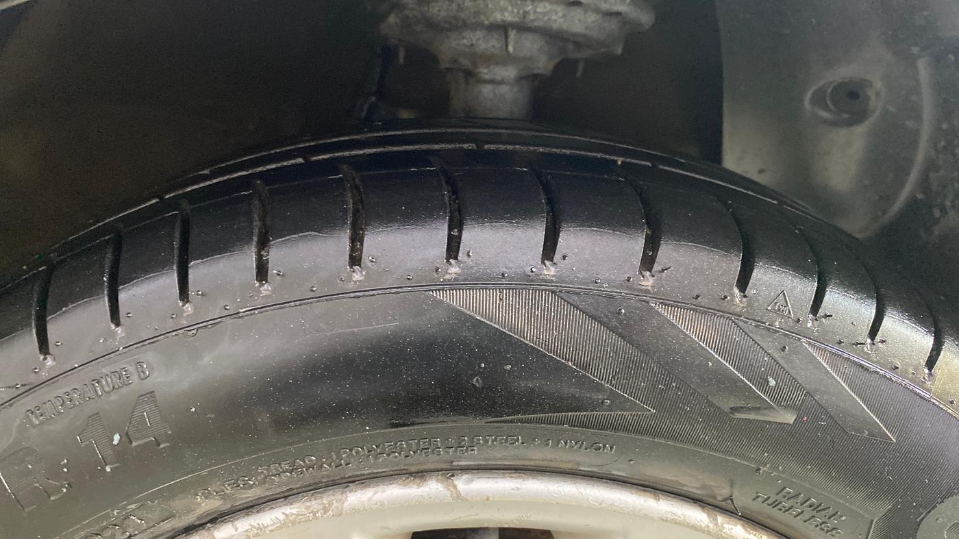 2016 Hyundai Xcent SX 1.2, Petrol, Manual, 41,870 km, Right Front Tyre Tread
