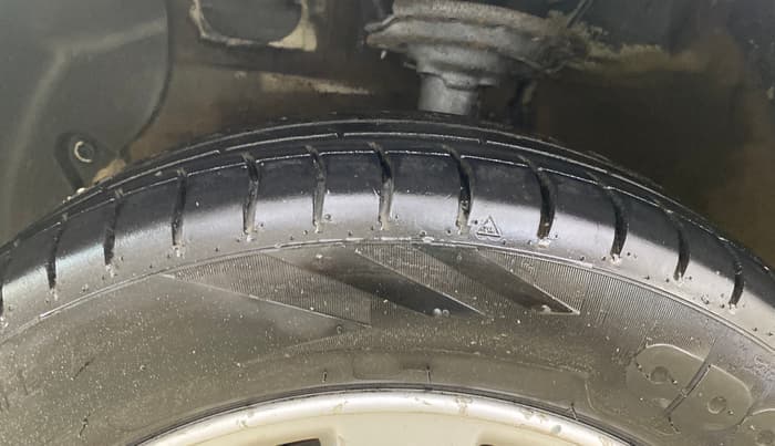 2016 Hyundai Xcent SX 1.2, Petrol, Manual, 41,870 km, Left Front Tyre Tread