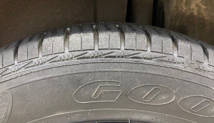 2013 Maruti Ertiga VDI, Diesel, Manual, 93,841 km, Left Rear Tyre Tread