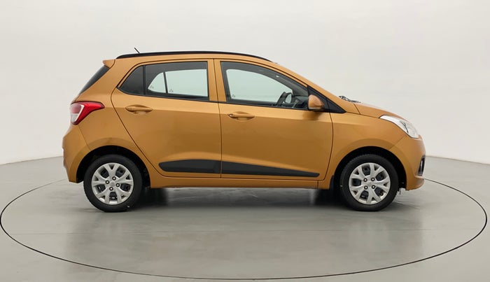 2015 Hyundai Grand i10 SPORTZ 1.2 KAPPA VTVT, Petrol, Manual, 24,017 km, Right Side View