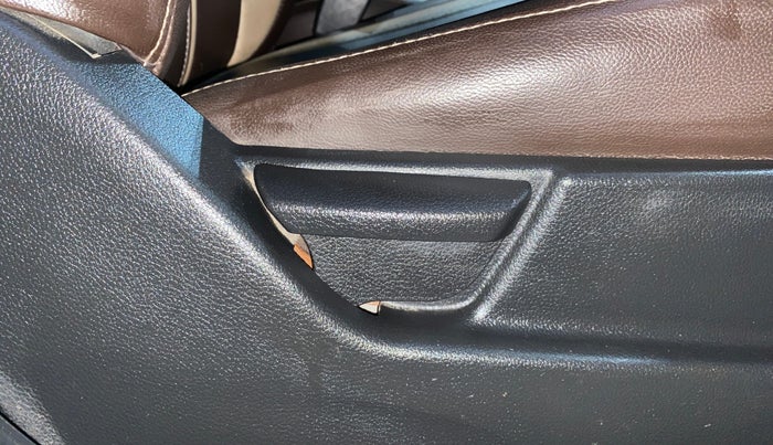 2016 Hyundai Eon D-LITE+, Petrol, Manual, 18,035 km, Driver Side Adjustment Panel