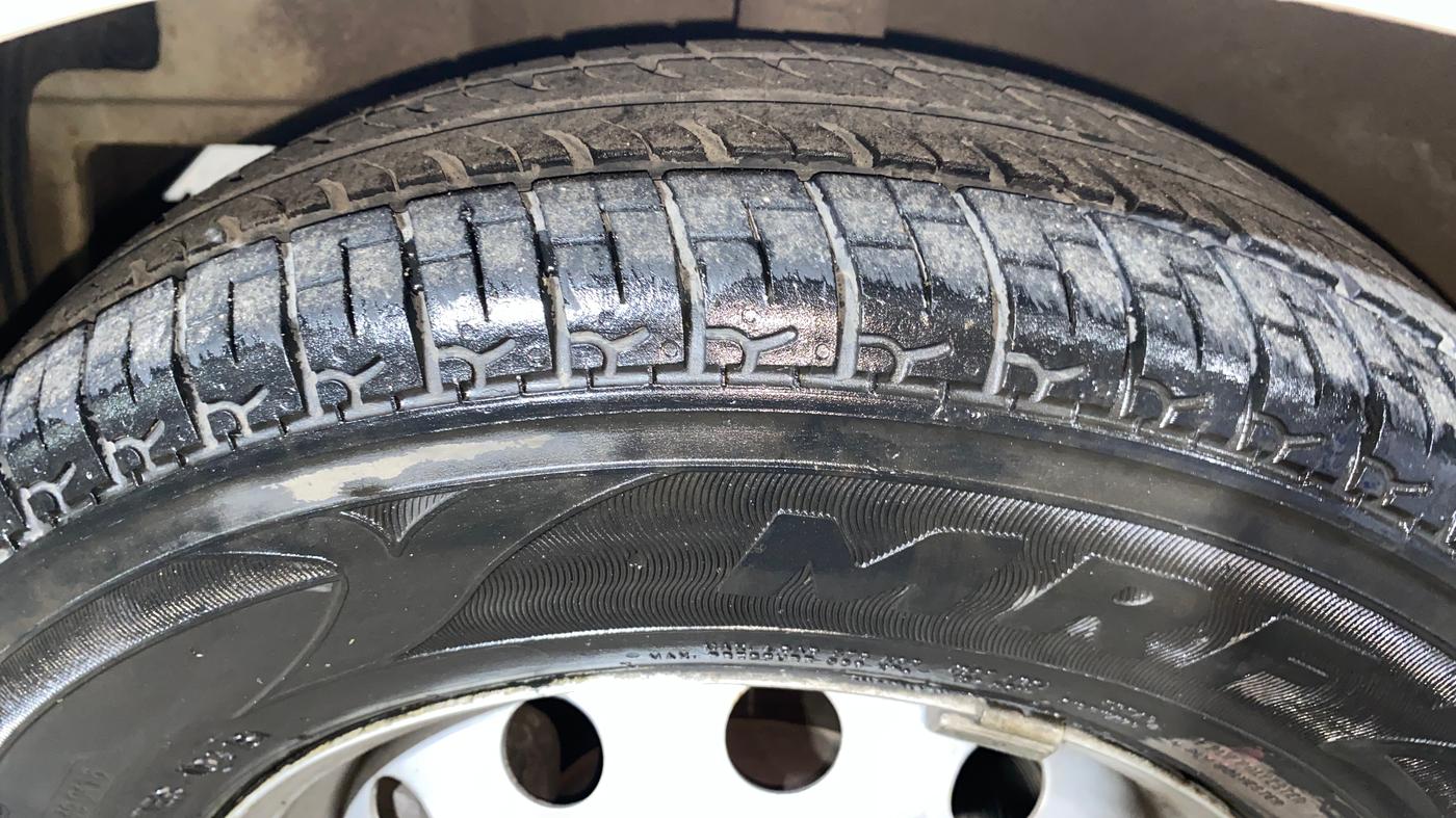 2016 Hyundai Eon D-LITE+, Petrol, Manual, 18,035 km, Left Front Tyre Tread