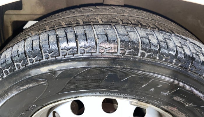 2016 Hyundai Eon D-LITE+, Petrol, Manual, 18,035 km, Left Front Tyre Tread