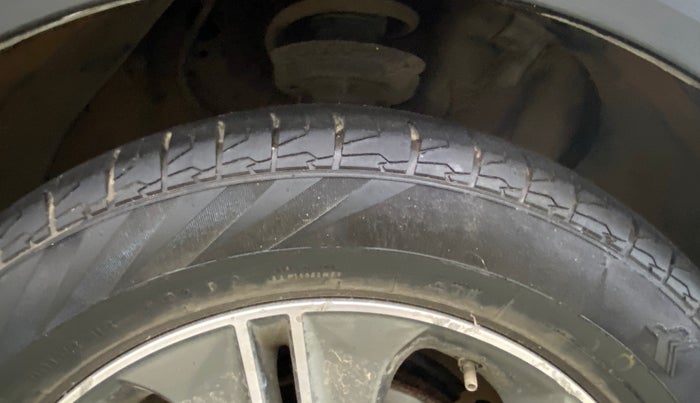 2016 Hyundai Creta SX PLUS AT 1.6 PETROL, Petrol, Automatic, 77,040 km, Right Front Tyre Tread