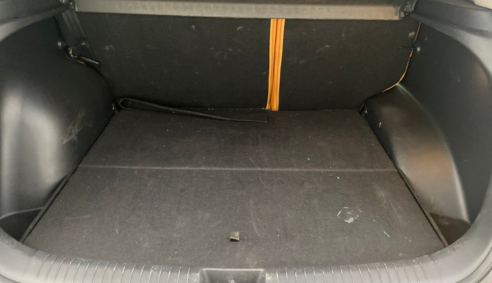 2016 Hyundai Creta SX PLUS AT 1.6 PETROL, Petrol, Automatic, 77,040 km, Boot Inside