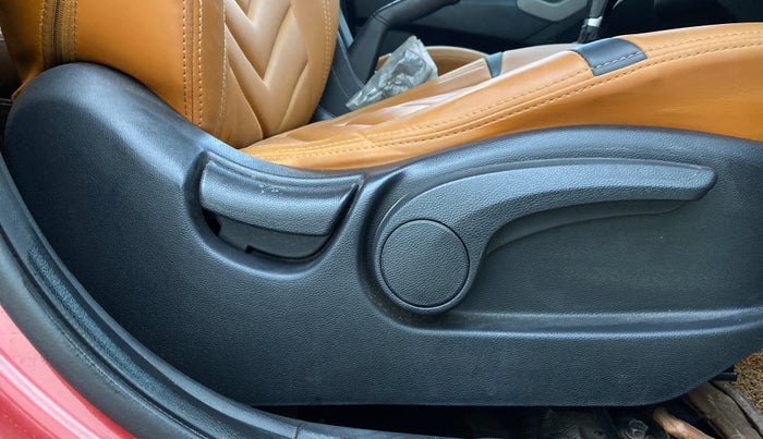 2016 Hyundai Creta SX PLUS AT 1.6 PETROL, Petrol, Automatic, 77,040 km, Driver Side Adjustment Panel