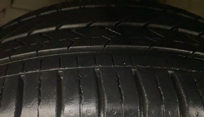2012 Maruti Ertiga VXI, Petrol, Manual, 1,11,984 km, Left Front Tyre Tread
