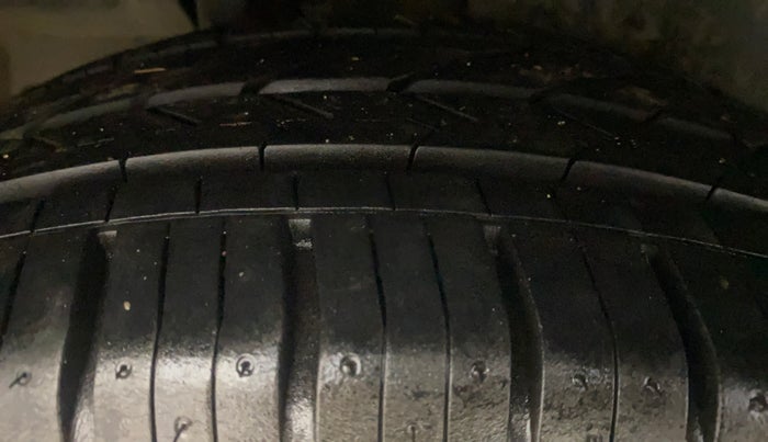 2012 Maruti Ertiga VXI, Petrol, Manual, 1,11,984 km, Right Rear Tyre Tread