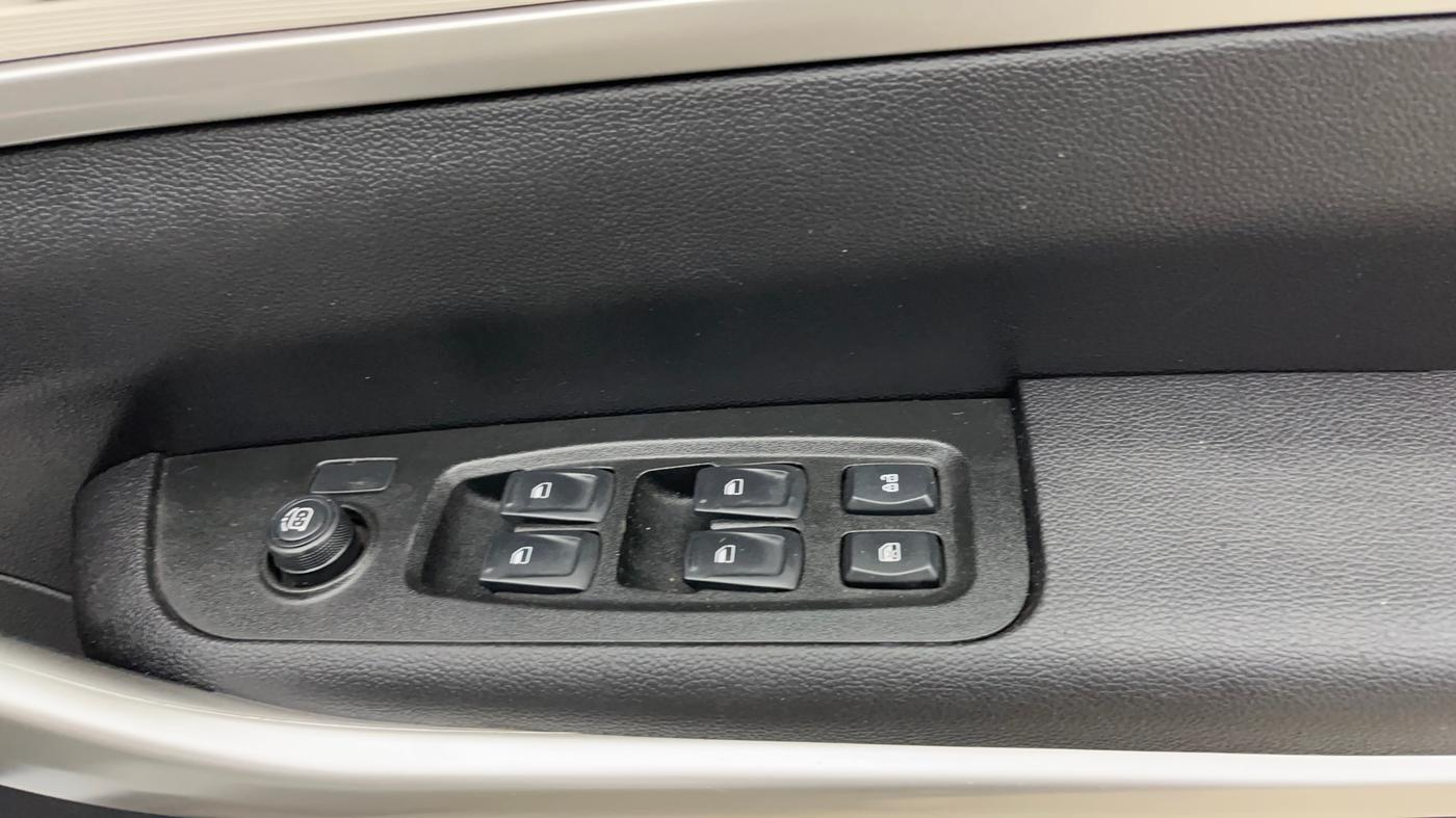 2023 Mahindra XUV700 MX P MT 5 STR, Petrol, Manual, 23,750 km, Driver Side Door Panels Control