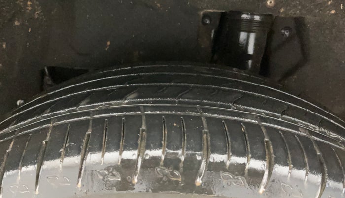 2023 Mahindra XUV700 MX P MT 5 STR, Petrol, Manual, 23,750 km, Left Rear Tyre Tread