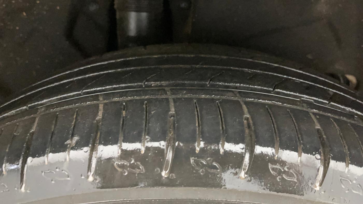 2023 Mahindra XUV700 MX P MT 5 STR, Petrol, Manual, 23,750 km, Right Rear Tyre Tread