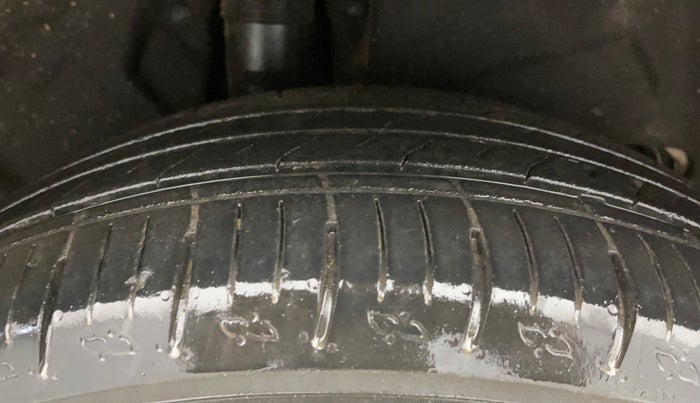 2023 Mahindra XUV700 MX P MT 5 STR, Petrol, Manual, 23,750 km, Right Rear Tyre Tread