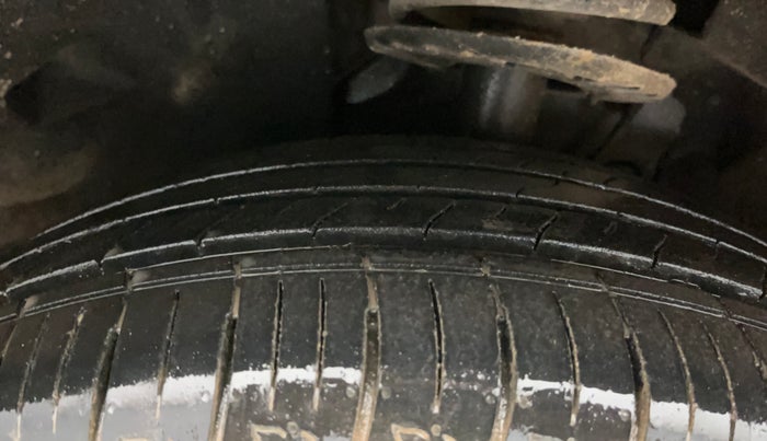 2023 Mahindra XUV700 MX P MT 5 STR, Petrol, Manual, 23,750 km, Left Front Tyre Tread