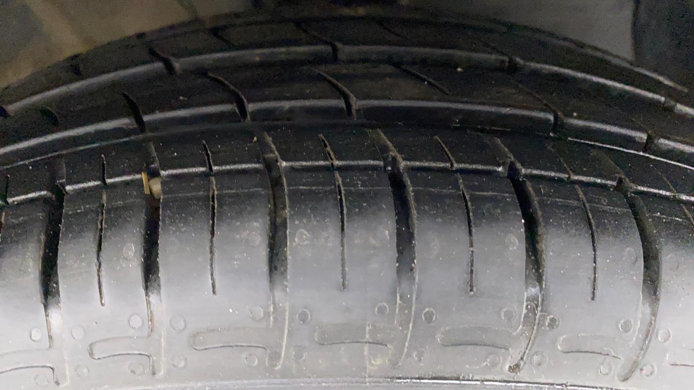 2021 Hyundai GRAND I10 NIOS MAGNA 1.2 KAPPA VTVT CNG, CNG, Manual, 19,693 km, Right Front Tyre Tread