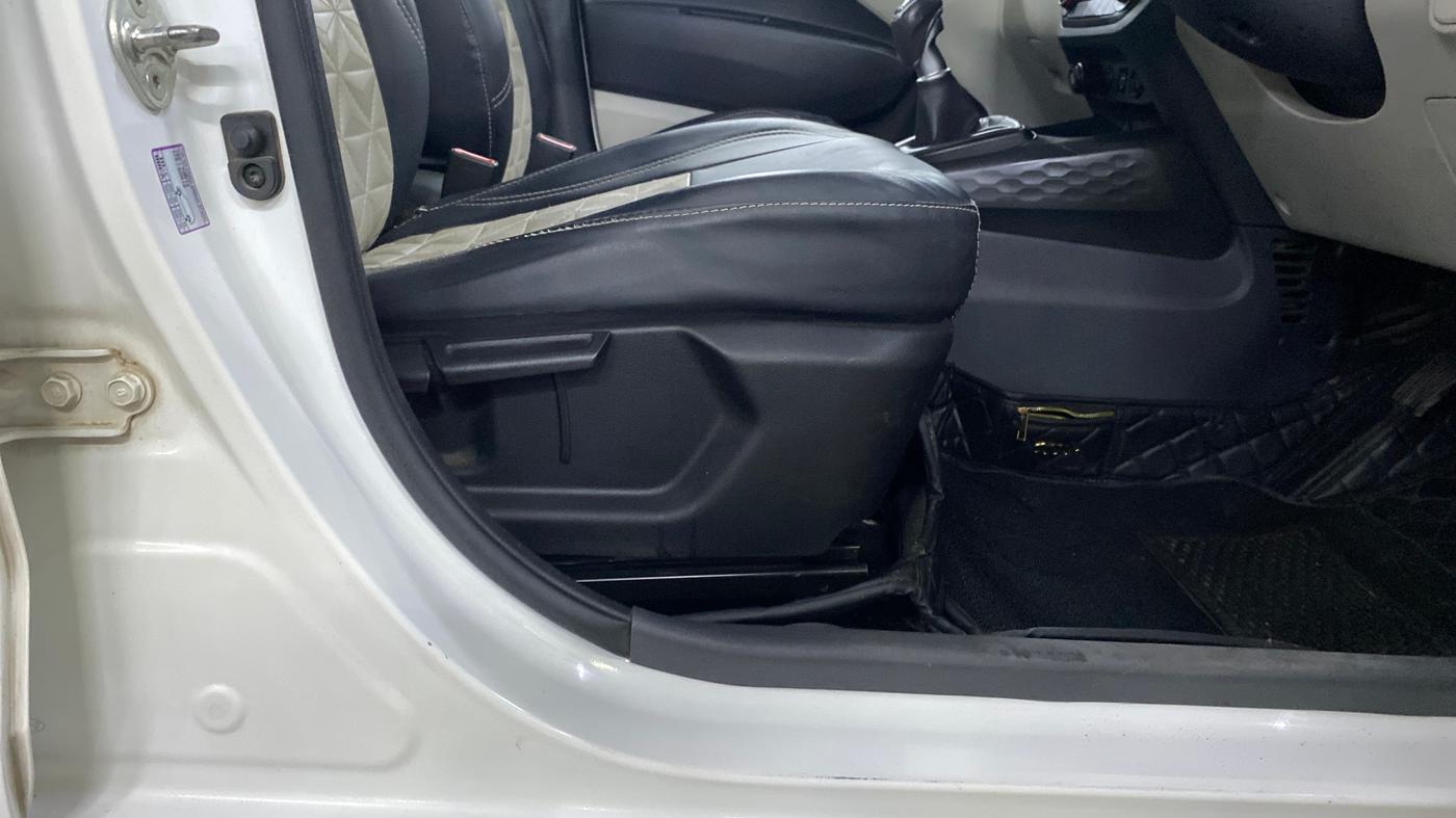 2020 Hyundai AURA SX+ 1.0 TURBO GDI MT, Petrol, Manual, 65,358 km, Driver Side Adjustment Panel