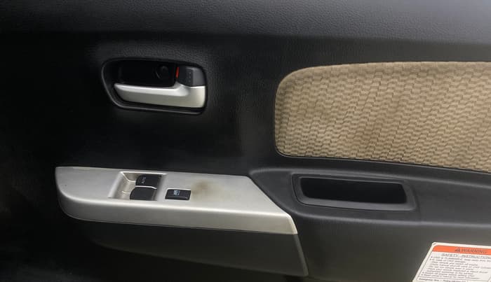 2017 Maruti Wagon R 1.0 LXI CNG (O), CNG, Manual, 52,446 km, Driver Side Door Panels Control