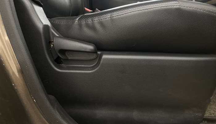 2017 Maruti Wagon R 1.0 LXI CNG (O), CNG, Manual, 52,446 km, Driver Side Adjustment Panel