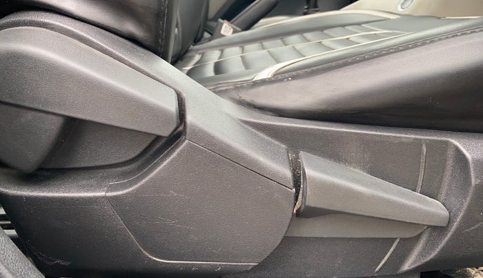 2022 Nissan MAGNITE XV MT, Petrol, Manual, 96,081 km, Driver Side Adjustment Panel