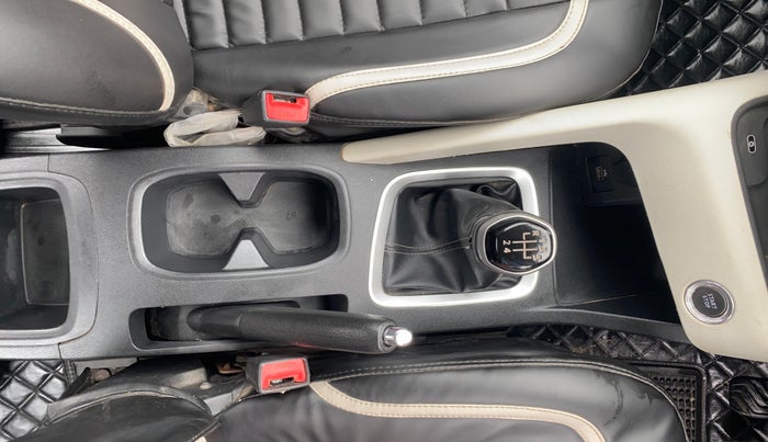 2022 Nissan MAGNITE XV MT, Petrol, Manual, 96,081 km, Gear Lever