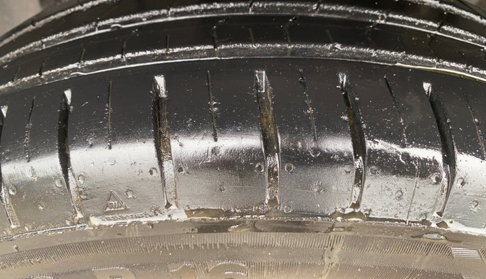 2022 Nissan MAGNITE XV MT, Petrol, Manual, 96,081 km, Left Front Tyre Tread