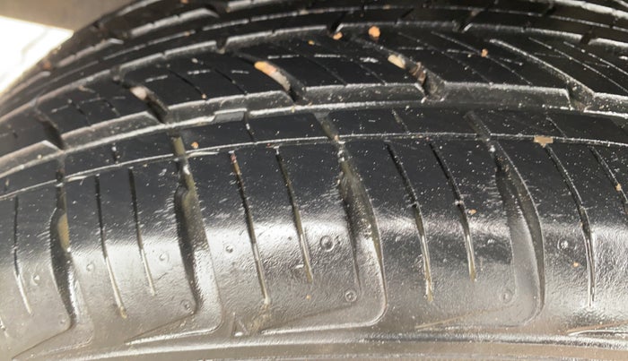 2022 Nissan MAGNITE XV MT, Petrol, Manual, 96,081 km, Right Rear Tyre Tread