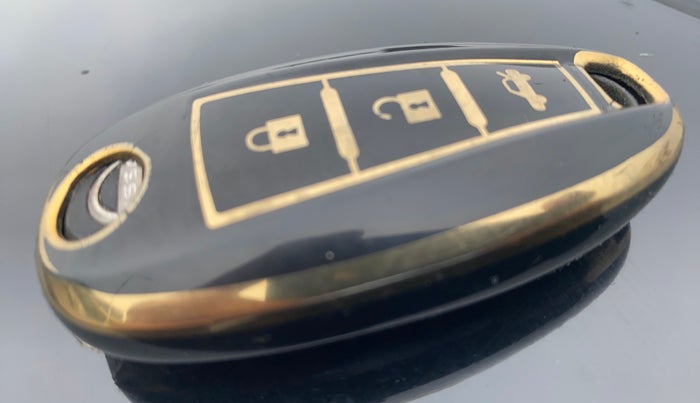 2022 Nissan MAGNITE XV MT, Petrol, Manual, 96,081 km, Key Close Up