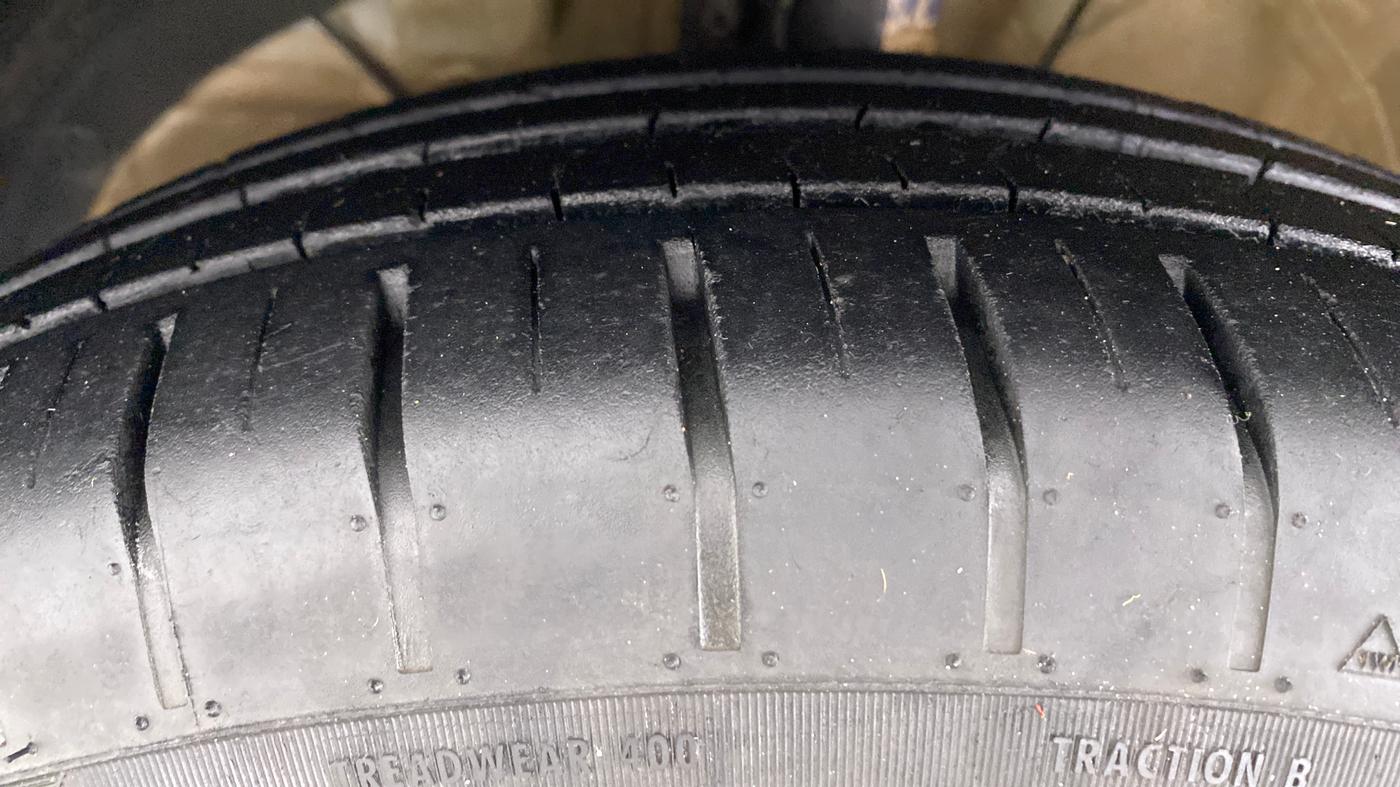 2019 Maruti Swift ZXI + AMT, Petrol, Automatic, 14,851 km, Left Front Tyre Tread