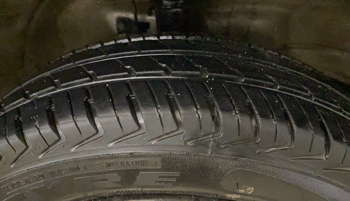 2014 Maruti Wagon R 1.0 LXI, Petrol, Manual, 60,043 km, Right Front Tyre Tread