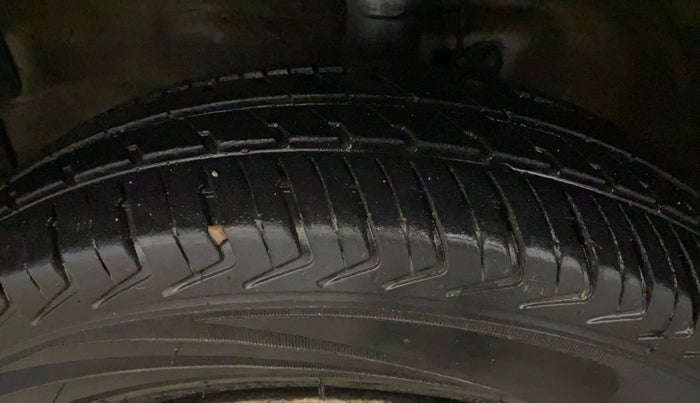 2014 Maruti Wagon R 1.0 LXI, Petrol, Manual, 60,043 km, Left Front Tyre Tread