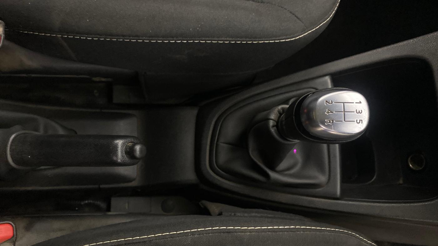 2019 Renault Captur RXE PETROL, CNG, Manual, 90,051 km, Gear Lever