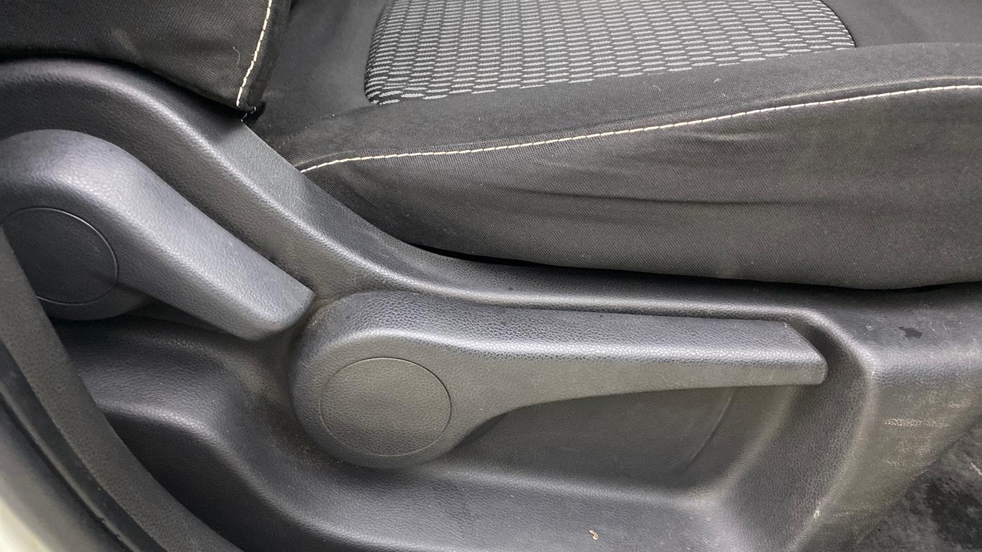 2019 Renault Captur RXE PETROL, CNG, Manual, 90,051 km, Driver Side Adjustment Panel