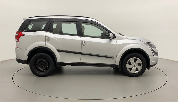 2018 Mahindra XUV500 W7, Diesel, Manual, 1,12,969 km, Right Side View