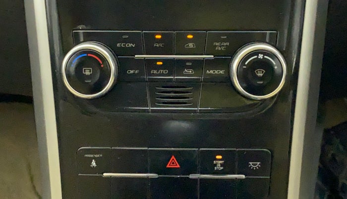 2018 Mahindra XUV500 W7, Diesel, Manual, 1,12,969 km, Automatic Climate Control