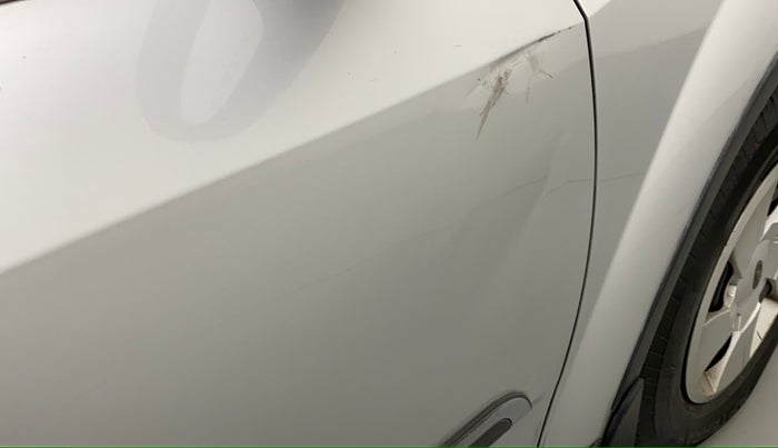 2018 Mahindra XUV500 W7, Diesel, Manual, 1,12,969 km, Driver-side door - Slightly dented