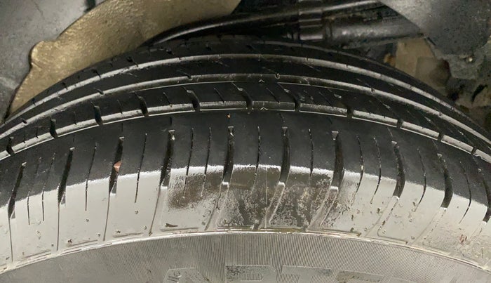 2018 Mahindra XUV500 W7, Diesel, Manual, 1,12,969 km, Left Rear Tyre Tread