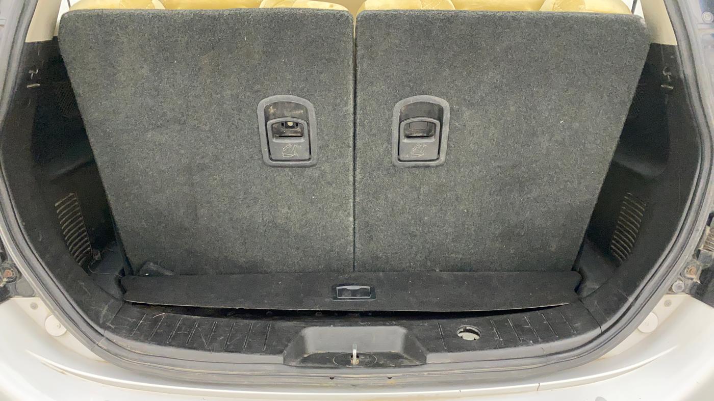 2018 Mahindra XUV500 W7, Diesel, Manual, 1,12,969 km, Boot Inside