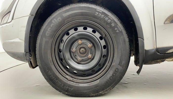 2018 Mahindra XUV500 W7, Diesel, Manual, 1,12,969 km, Left Front Wheel