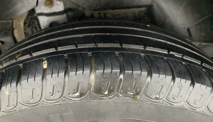 2018 Mahindra XUV500 W7, Diesel, Manual, 1,12,969 km, Right Rear Tyre Tread