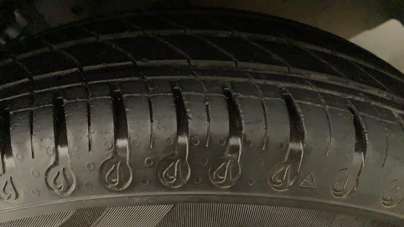 2020 Renault Kwid CLIMBER 1.0 AMT (O), Petrol, Automatic, 13,976 km, Left Rear Tyre Tread