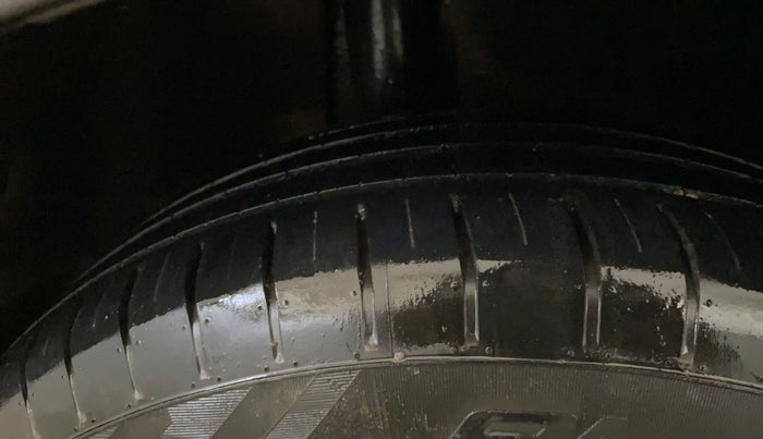 2017 Maruti Baleno DELTA PETROL 1.2, CNG, Manual, 1,02,072 km, Right Rear Tyre Tread