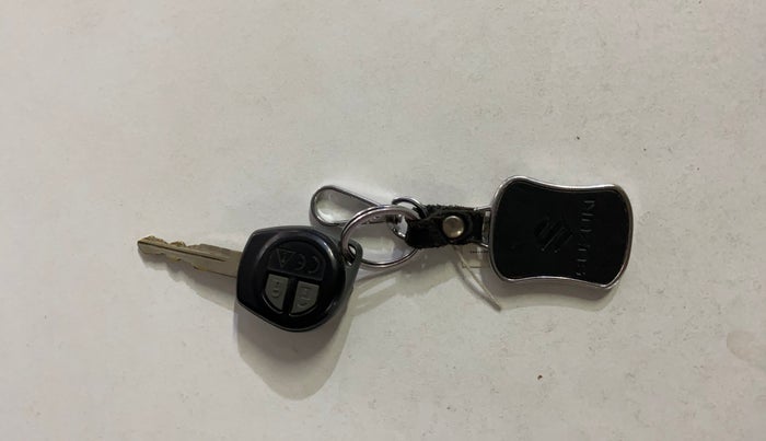 2017 Maruti Baleno DELTA PETROL 1.2, CNG, Manual, 1,02,072 km, Key Close Up